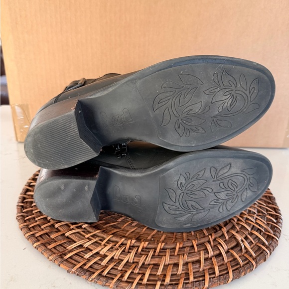 BOC Lydia Black Leather Ankle Booties - Picture 6 of 8